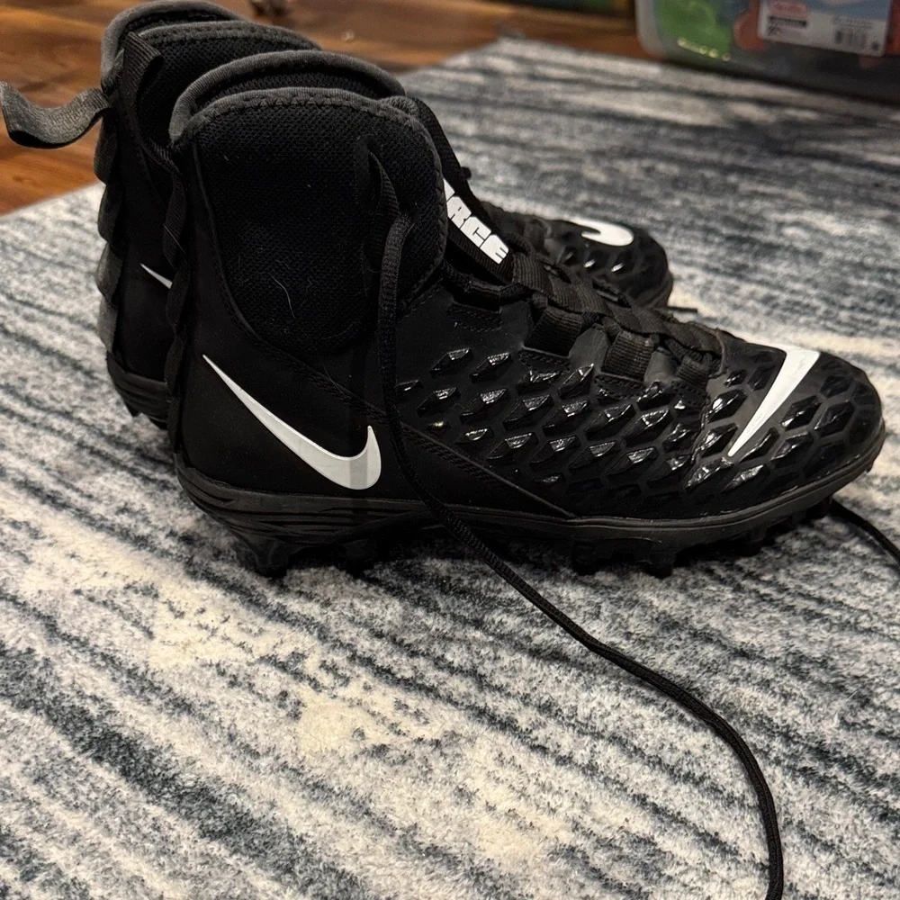 Nike Black and White Athletic Shoes
